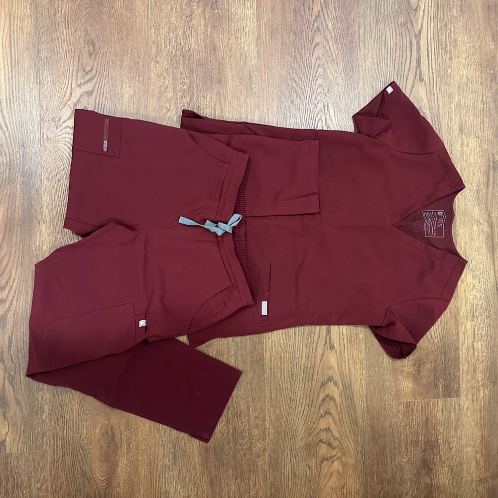 Figs Maroon Scrub Set